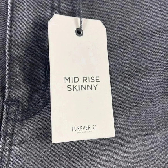 NWT  forever 21 Mid Rise Skinny Jeans 25x29 - Picture 3 of 7